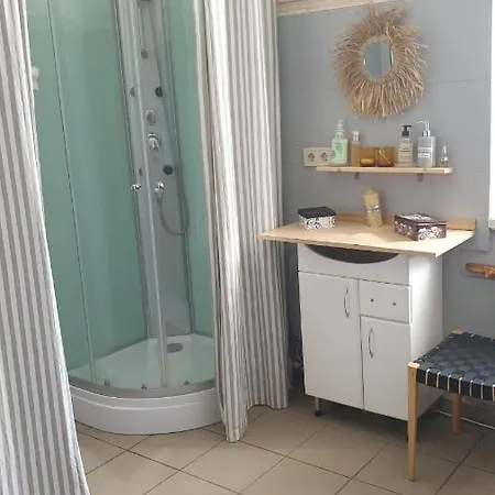 Camellia & Parking דירה *